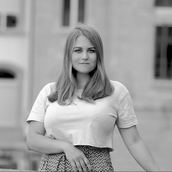 Olga Iurasova - un professeur Artist Factory